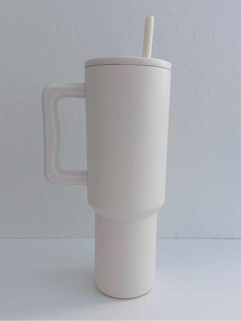 Winter White Simple Modern Cup